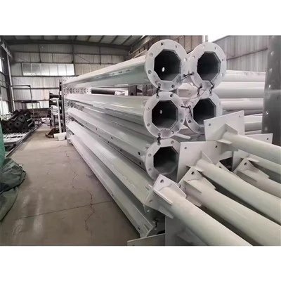 Опоры с кронштейном под один светильник, готовые к отгрузке